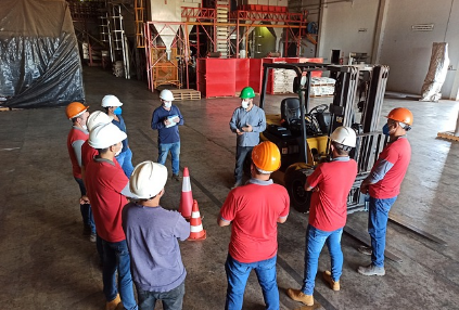 太仓叉车培训熟练掌握叉车的操作技能和要领(图1) 太仓叉车培训熟练掌握叉车的操作技能和要领(图1)